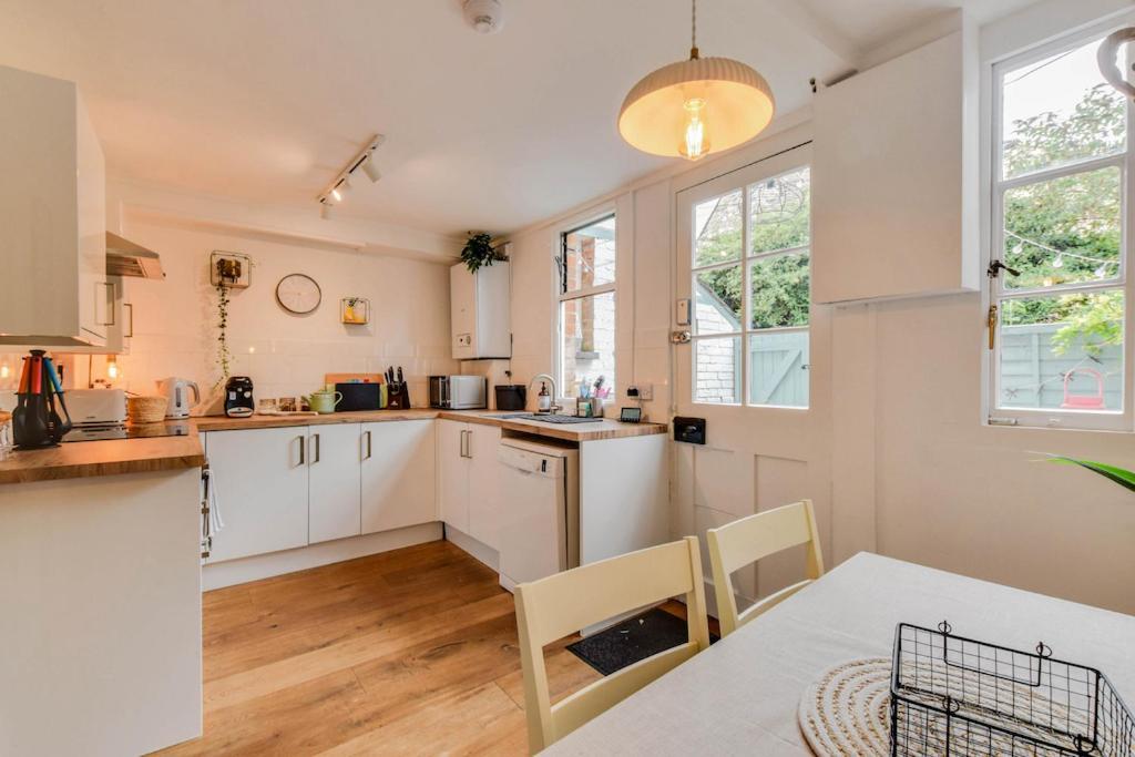 Cheerful 3 Bed Grade II Central Cottage Cirencester Εξωτερικό φωτογραφία